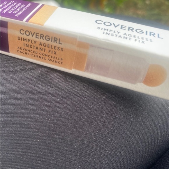 COVERGIRL Simply Ageless Instant Fix Advanced Concealer, Light Pale 320, NEW - Picture 8 of 10